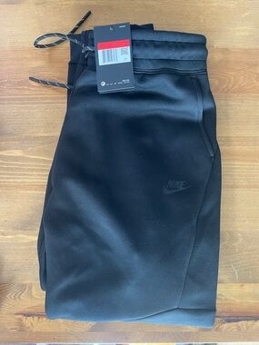 NIKE TECH SLIM FIT TAPER LEG SWEATPANTS